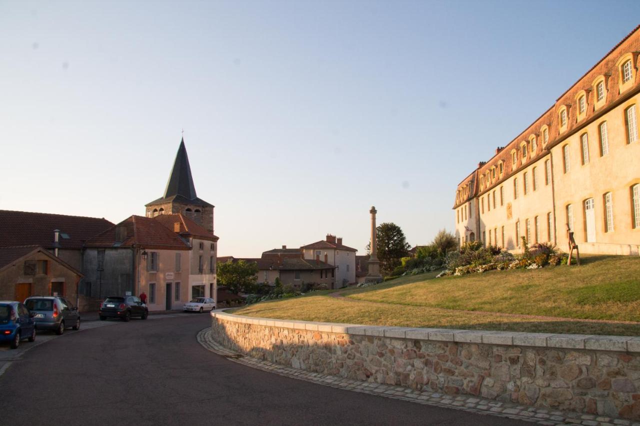 Gites Le Lancelot Ambierle Zewnętrze zdjęcie