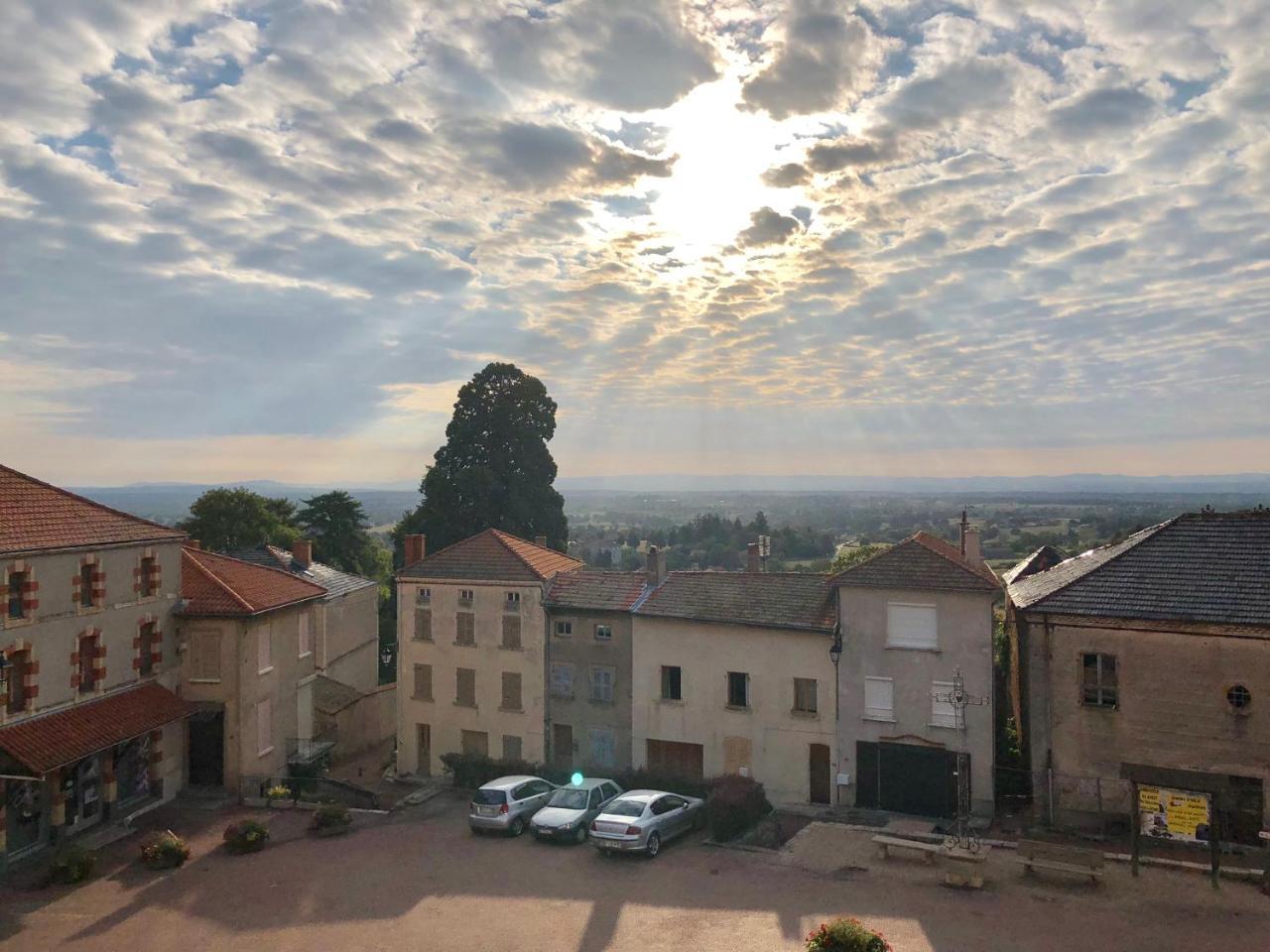 Gites Le Lancelot Ambierle Zewnętrze zdjęcie